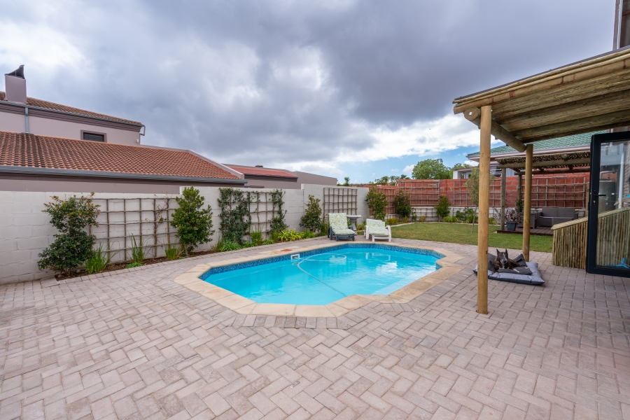 4 Bedroom Property for Sale in Myburgh Park Western Cape